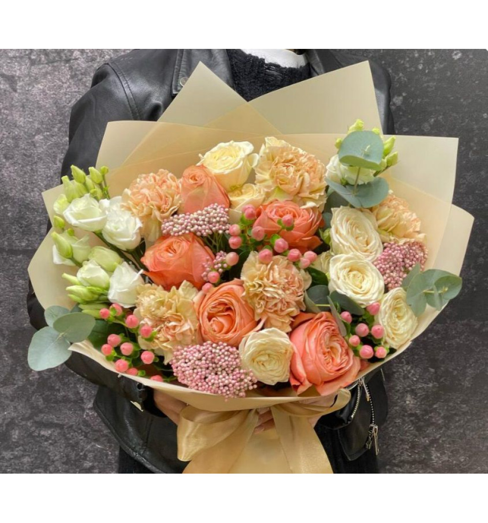 Авторский букет с пионовидными розами и озотамнусом