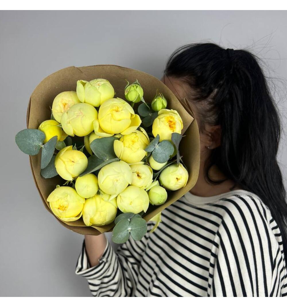 Пионовидная розочка Луна с эвкалиптом